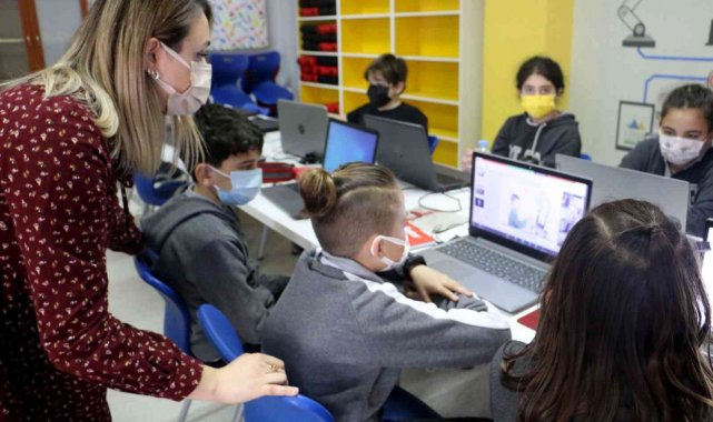 Öğrencilere iklim değişikliği anlatılıyor