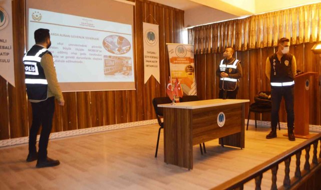 Öğrencilere mesleklerini tanıttılar