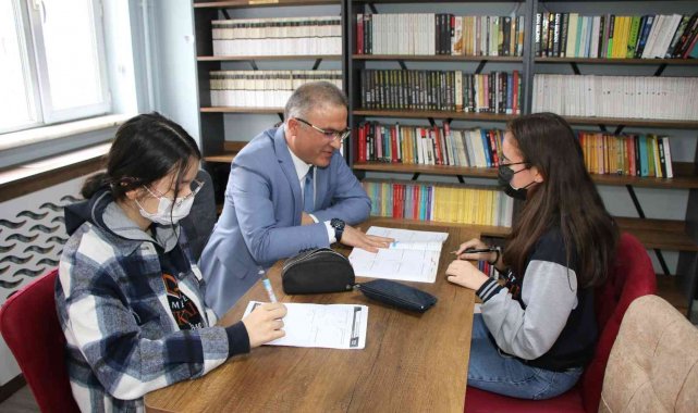 Öğrencileri sevindiren kütüphane