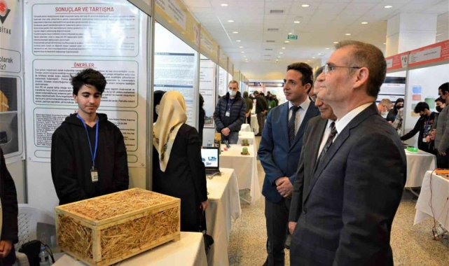 Öğrencilerin bilimsel projeleri sergilendi