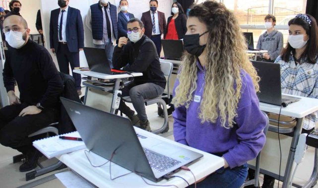 Okul gibi fabrika, OKT önce eğitiyor sonra iş sahibi yapıyor