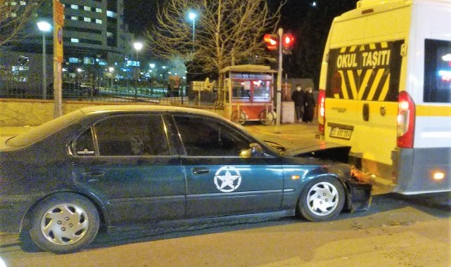 Okul servisiyle otomobilin çarpıştığı kazada 1 kişi yaralandı
