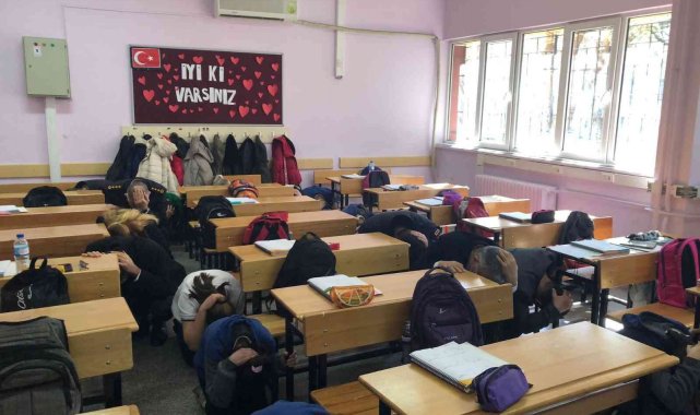 Okul zili yerine siren sesleri çaldı