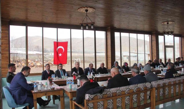 Oltu ilçe protokolü, şehit aileleri ve gazilerle yemekte buluştu