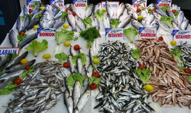 Olumsuz hava ve akaryakıt fiyatları balık tezgahlarına yansıdı