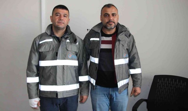 Ölümü göze alıp baba ile oğlunu yanan tırdan kurtardılar