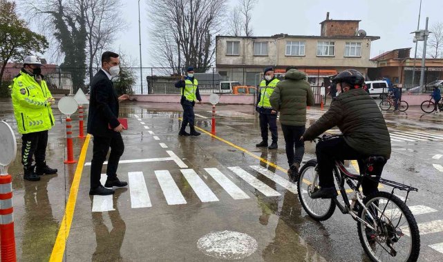 Ordu'da bisikletli öğrencilere trafik eğitimi