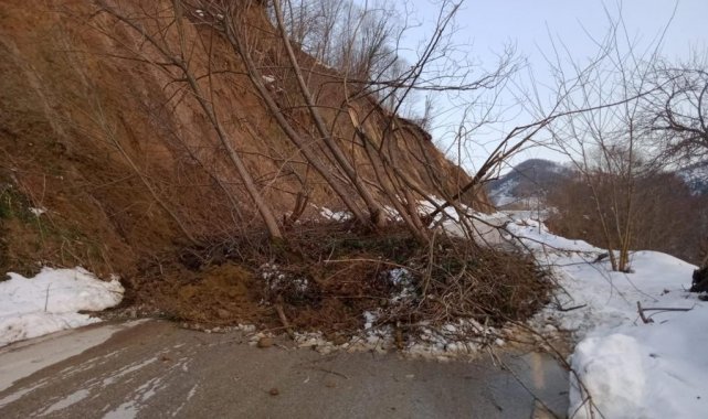 Ordu&#039;da eriyen kar heyelanlara sebep oldu