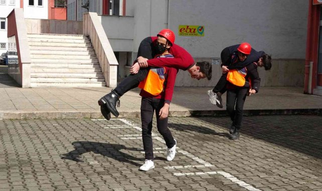 Ordu&#039;da gerçeğini aratmayan deprem tatbikatı