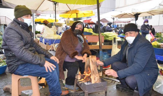 Ordu&#039;da pazarcı esnafının &#039;soğuk&#039; mesaisi