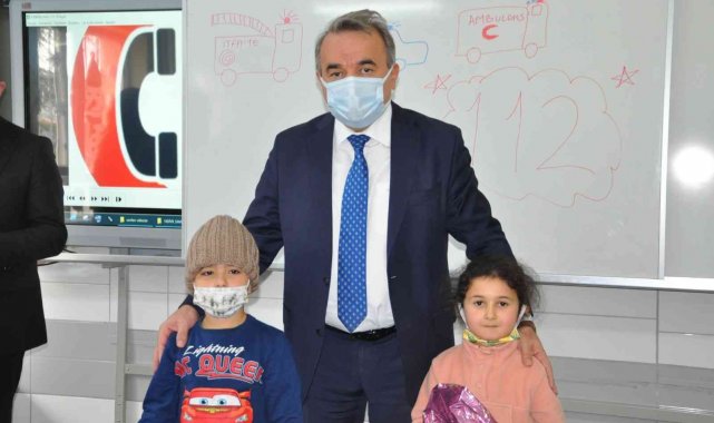 Örgü kursiyerleri minik kalpleri ısıttı