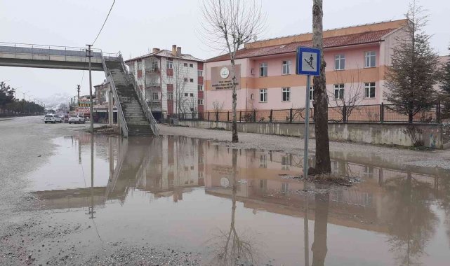 Osmancık&#039;taki üst geçit yağış başlayınca devre dışı kalıyor