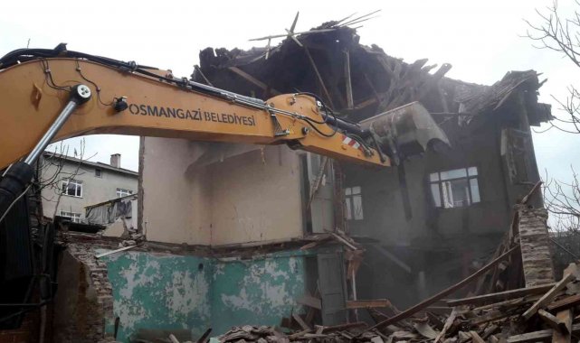 Osmangazi'de metruk bina temizliği