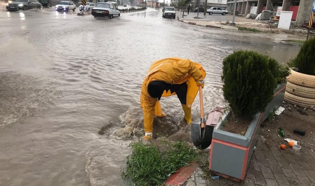 Osmaniye&#039;de sağanak yağış su baskınlarına neden oldu