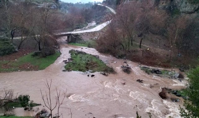 Osmaniye'de şiddetli yağış çayların debisini arttırdı