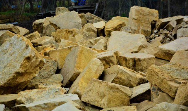 Osmanlı saraylarının başrolü, tarihi binaların vazgeçilmezi: Kandıra taşı