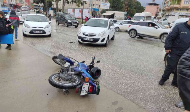 Otomobil ile çarpışan motosikletin sürücüsü yaralandı