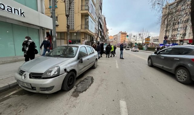 Otomobil ile motosiklet çarpıştı, 1 kişi yaralandı