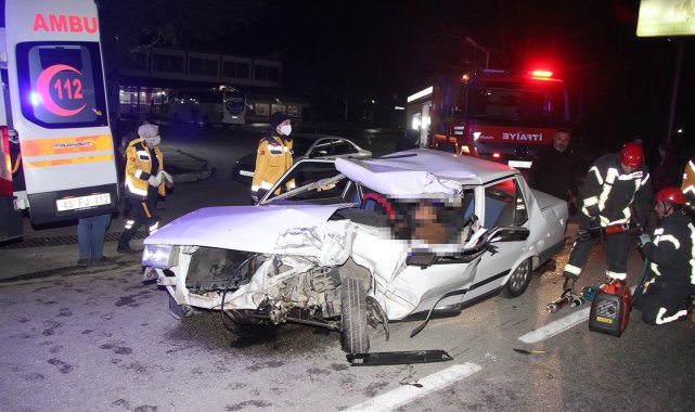 Otomobil tıra arkadan çarptı, sıkışan sürücü yaşamını yitirdi