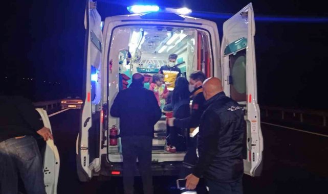 Otoyolda kamyon ile otomobil çarpıştı: 2'si çocuk 3 kişi yaralandı
