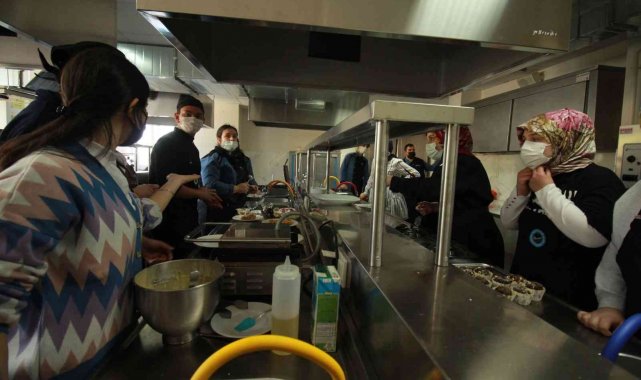 Özel çocuklar kendi yemeklerini kendi pişirdi