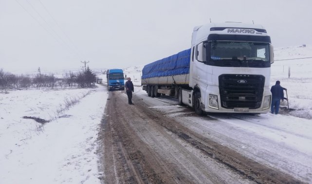 Özel İdare ekipleri karla mücadeleye devam ediyor