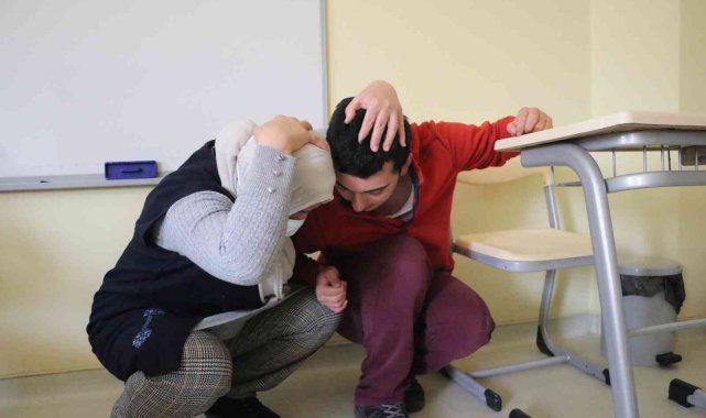 Özel öğrenciler deprem gerçeğini tatbikatla öğrendi