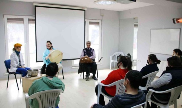 Özel öğrencilere pentatonik müzik dinletisi