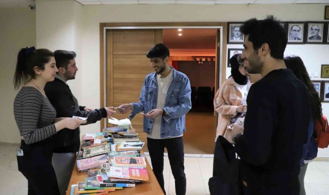 Özel oyuna kitapla girdiler