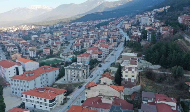 Pamukkale yollar yenilmeye devam ediyor