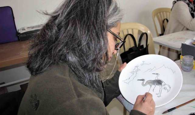 Pandemiyi fırsata çeviren kadınlar, çini ustası oldu