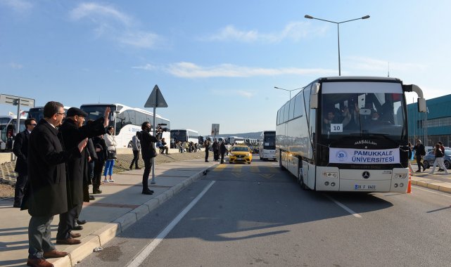 PAÜ'den 4 bine yakın öğrenci 62 otobüsle kariyer fuarına katıldı