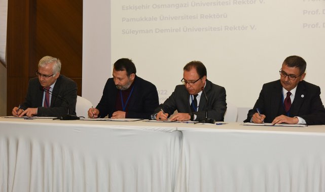 PAÜ'nün ilk konsorsiyumu Rektör Kutluhan tarafından imzalandı