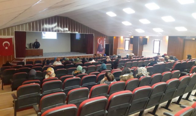 Pazarlar'da, "En İyi Narkotik Polisi Anne" semineri