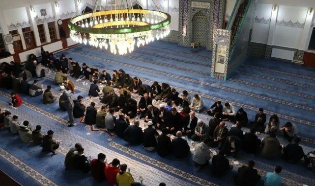 Pehlivan öğrencilerle camide buluştu