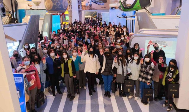 Pembe kağıt uçaklar GUHEM'de havalandı