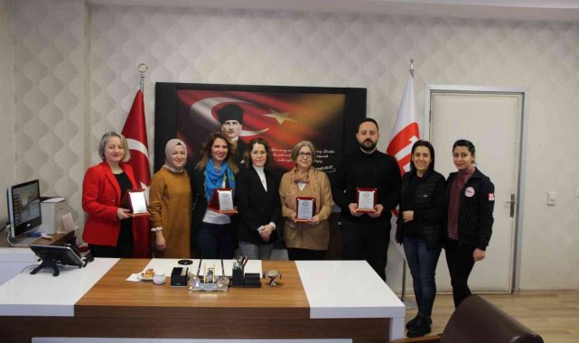 Personellere teşekkür plaketi verildi