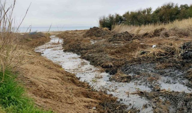 Plaj alanı açmak için dere yatağını değiştirdiler