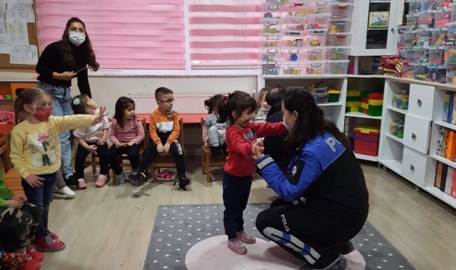 Polis ablaları anlattı minikler can kulağıyla dinledi