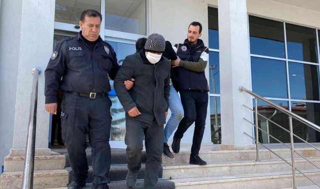 Polis altınları elektrikli süpürgeyle toplamıştı, 2 kişi serbest bırakıldı