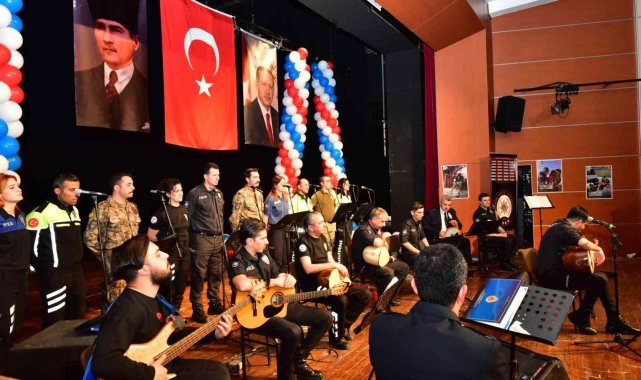 Polis korosu bu kez protokole konser verdi