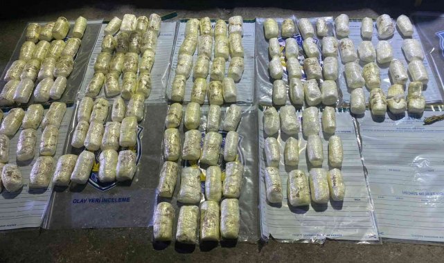 Polis memurunun sürücülüğünü yaptığı araçtan 52 kilo 500 gram patlayıcı çıktı