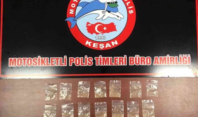 Polisten kaçan şahsın üzerinden paket paket uyuşturucu çıktı