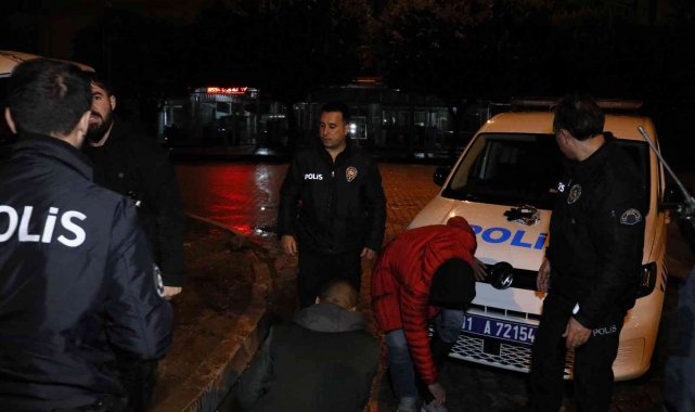 Polisten kaçıp yakalanınca, "Biz polislerimizi seviyoruz" dedi