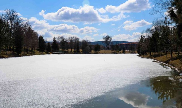 Porsuk Çayı mart ayında da buz tuttu