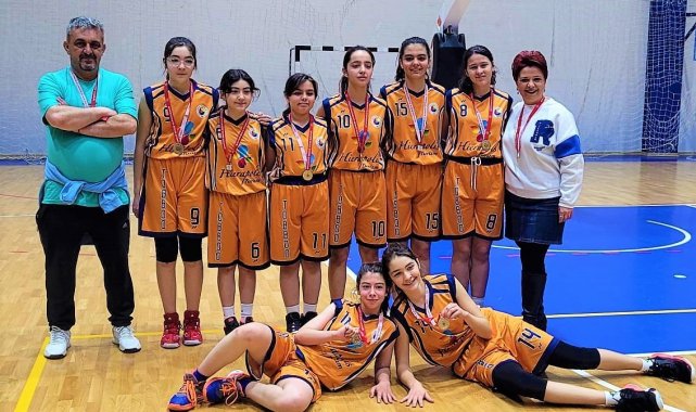 Potada yarı finali geçen kızlar, Denizli&#039;ye şampiyonluk getirmek istiyor