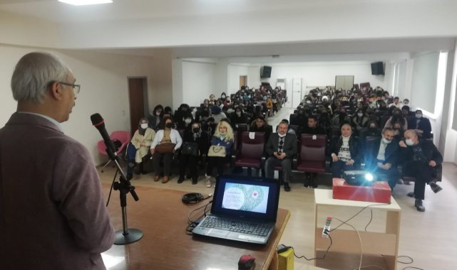 Prof. Dr. Fatih Satıl öğrencilere Şifalı Bitkileri anlattı