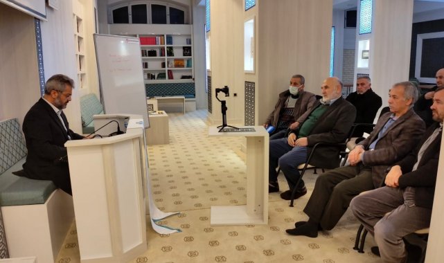 Prof. Dr. Parlak: &quot;İstiklal Marşımız tevhit sembolüdür&quot;