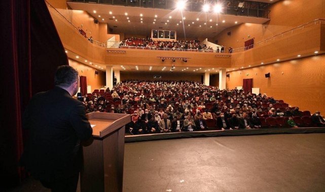 Pursaklar Belediyesi oyuncularından Pursaklar'a yakışır tiyatro gösterisi