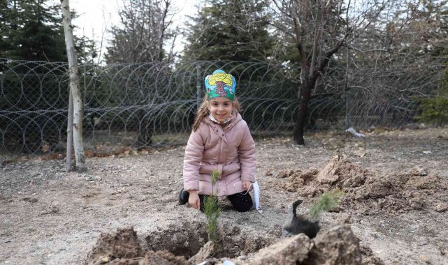 Pursaklar'da minik eller doğayla fidanlar toprakla buluştu